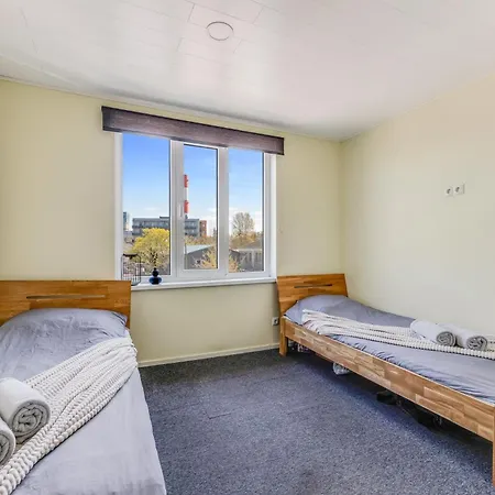 10 - Modern 2br Apartment, Fast Wifi, Near Old Town