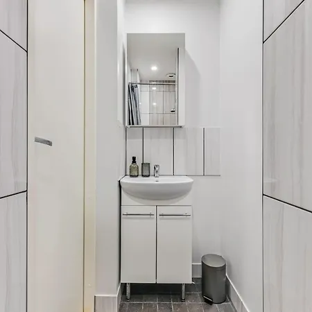 Апартаменты 10 - Modern 2br Apartment, Fast Wifi, Near Old Town